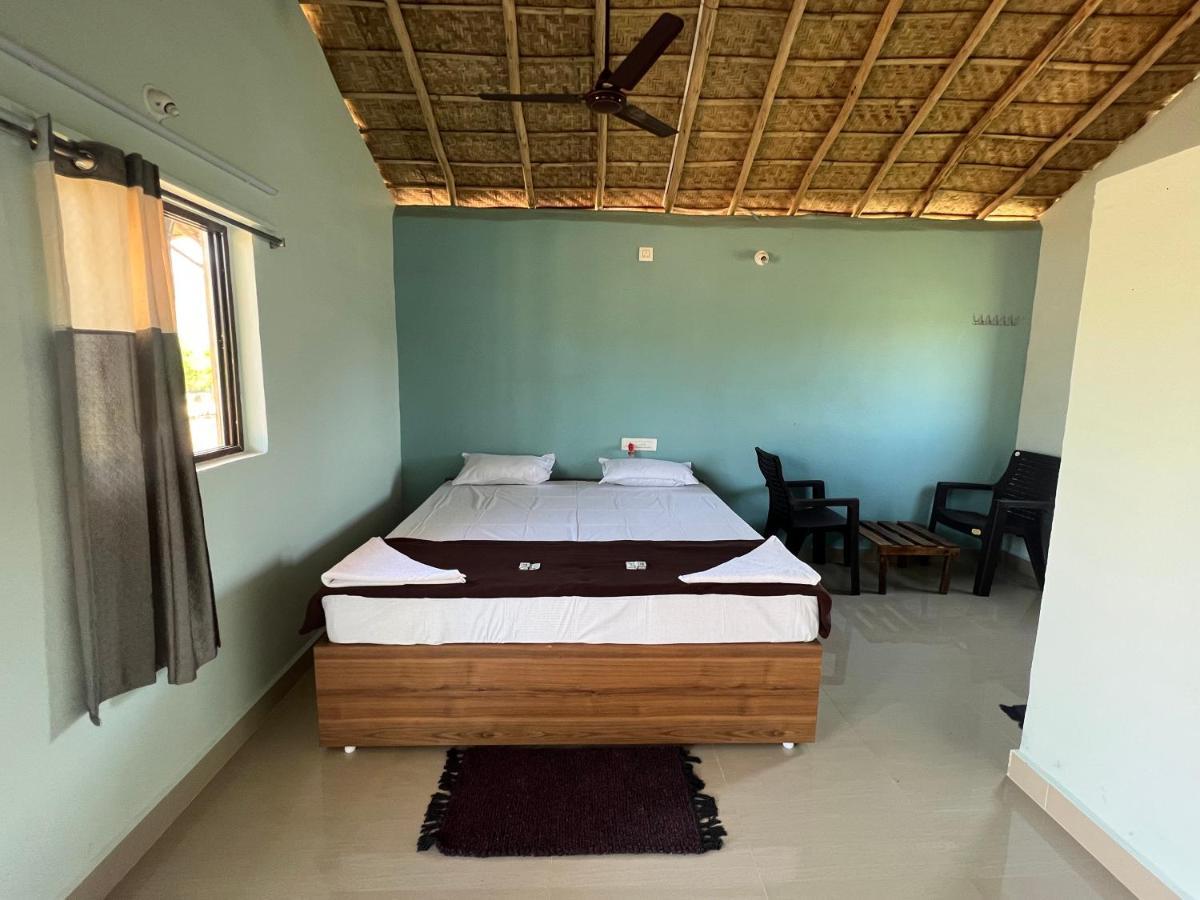 Hippie Land Hampi Hotel ภายนอก รูปภาพ