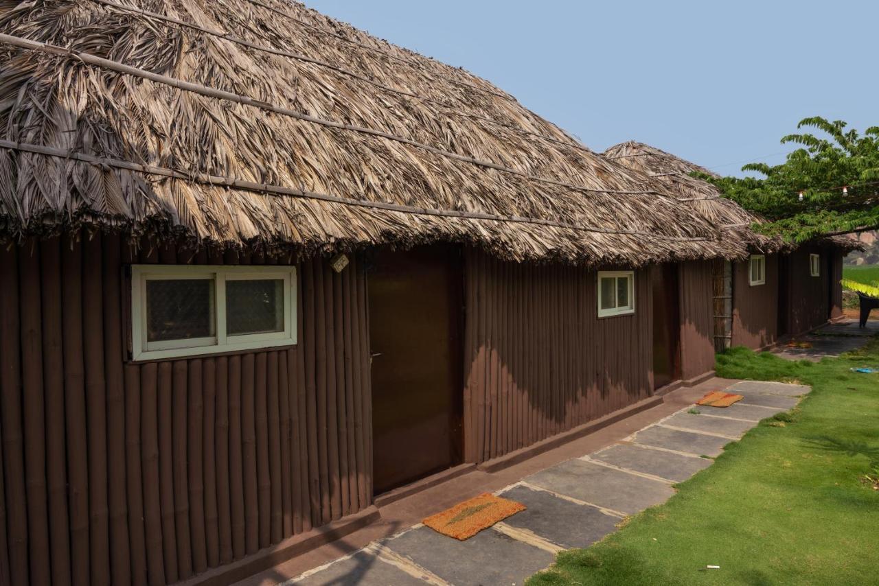 Hippie Land Hampi Hotel ภายนอก รูปภาพ